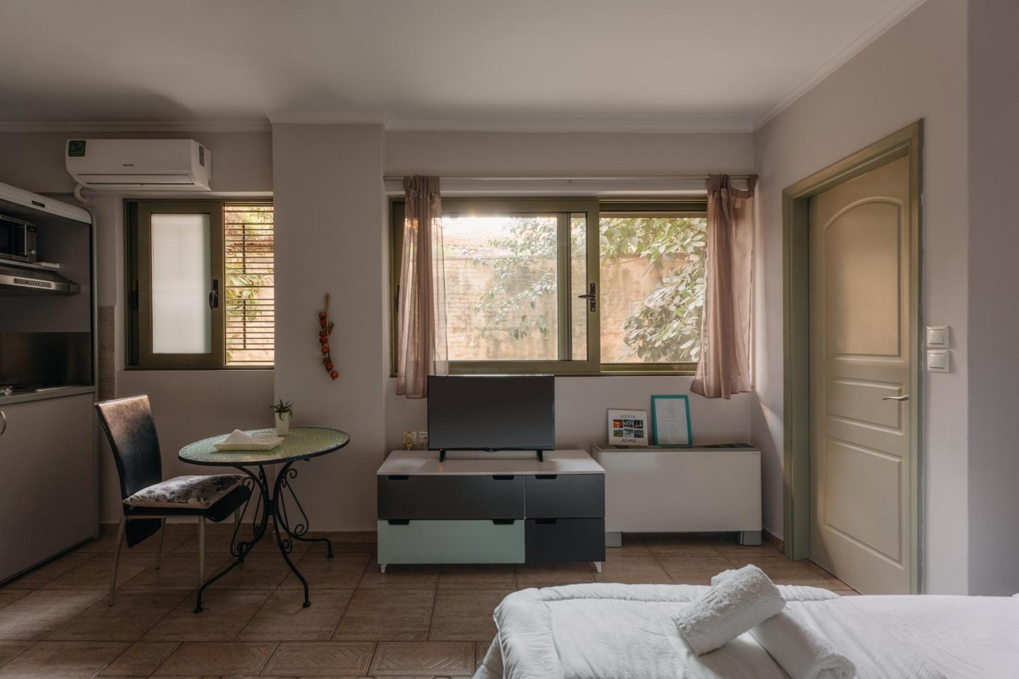 Central Studio - Fully Equiped. Ideal For Couples 帕特雷 外观 照片